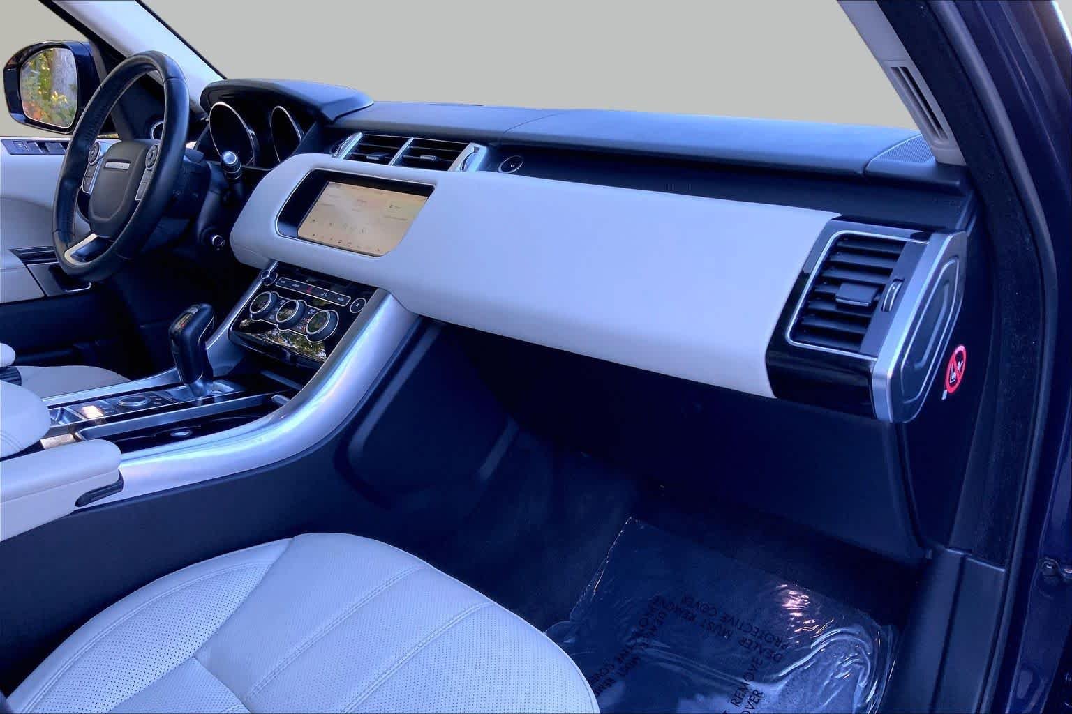Used 2017 Fuji White Land Rover HSE image 18