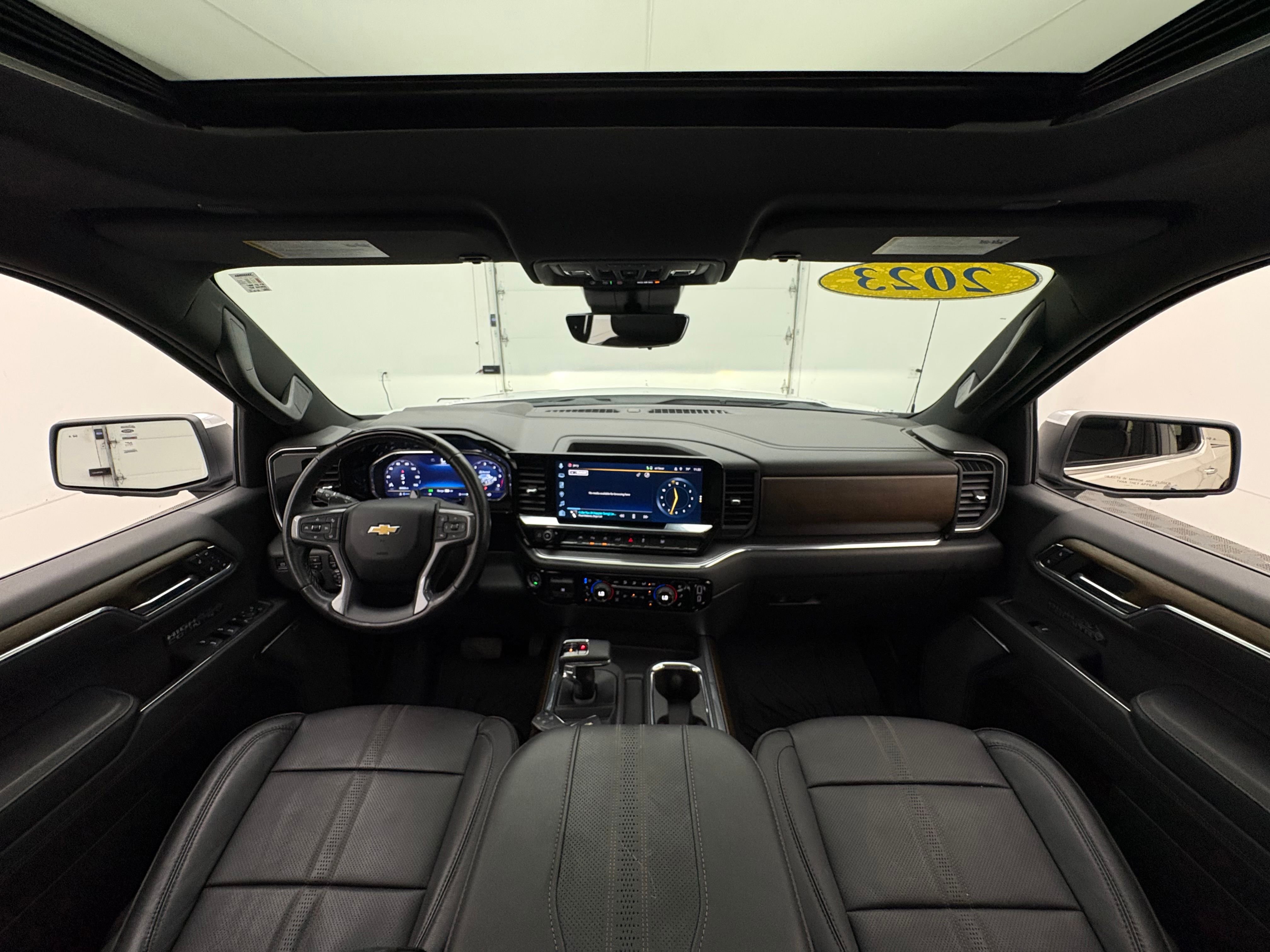 Used 2023 Iridescent Pearl Tricoat Chevrolet High Country image 3