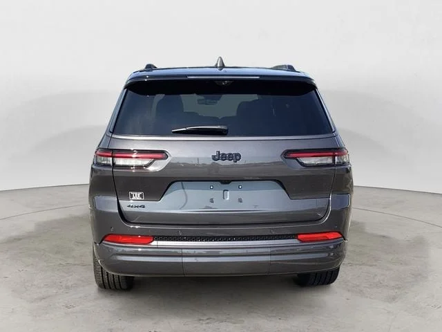 New 2026 Gray Metallic Jeep LIMITED RESERVE 4X4 image 5