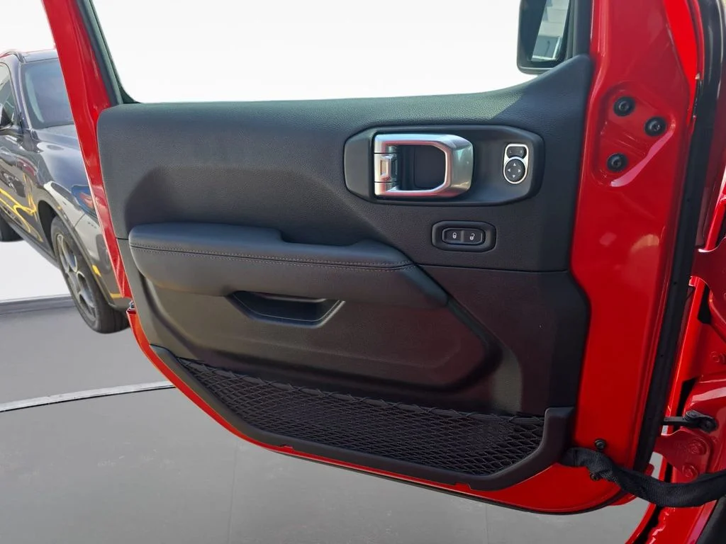 Used 2023 Red Jeep Rubicon 392 image 25
