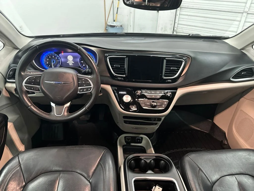Used 2018 Gray Chrysler Touring L Plus image 22