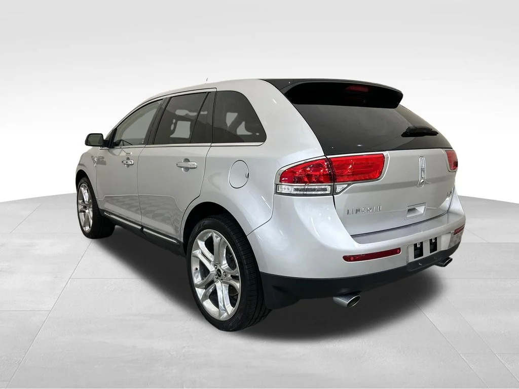 Used 2014 Silver Lincoln Base image 3