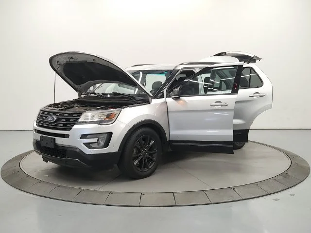 Used 2017 Ingot Silver Metallic Ford XLT image 11