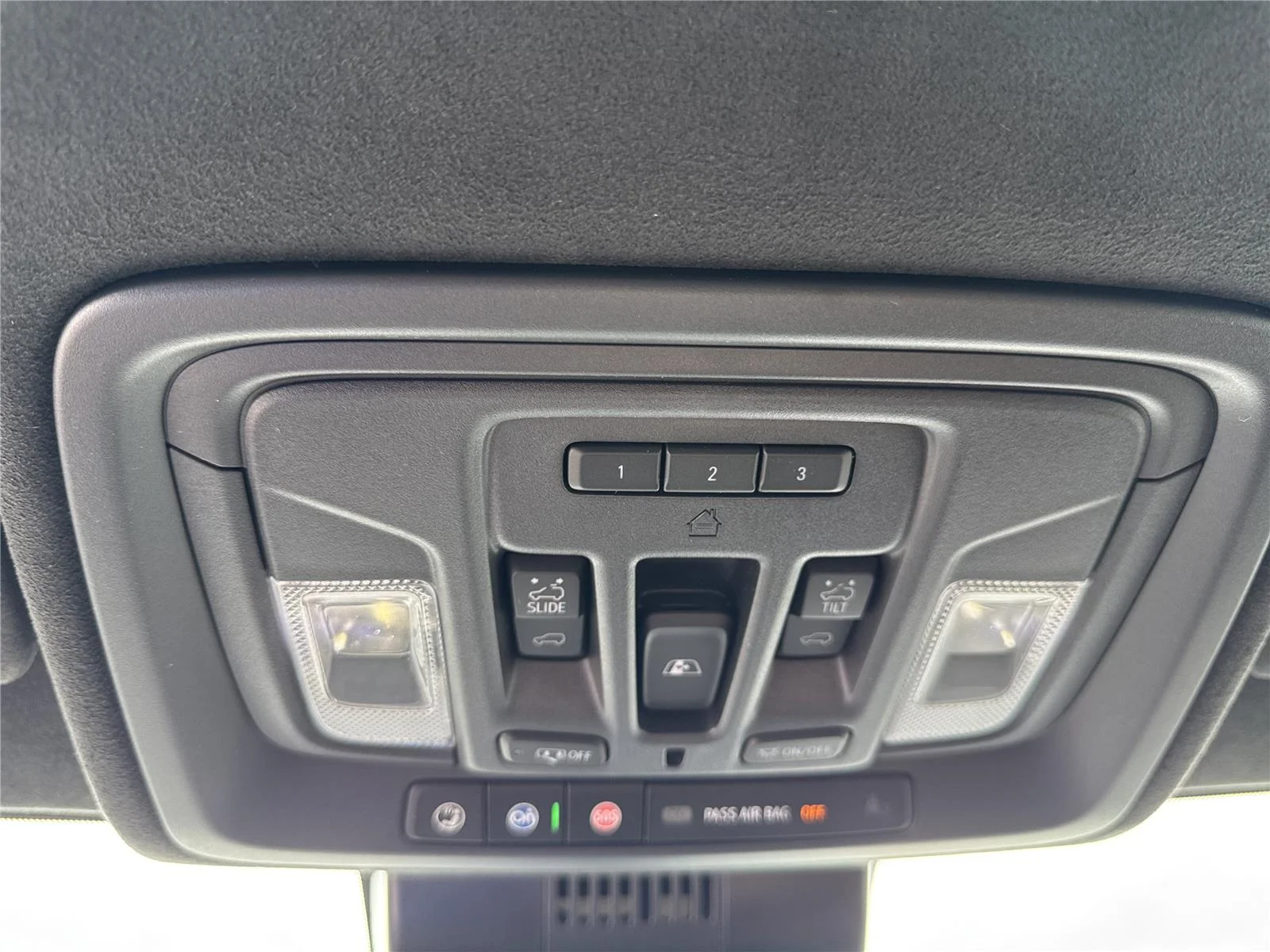 Used 2024 White Frost Tricoat GMC Denali Ultimate image 31