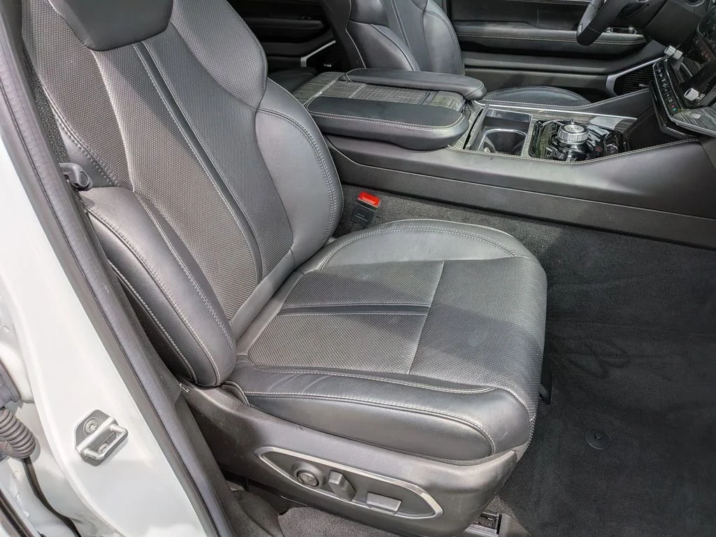 Used 2022 White Jeep Series III image 34