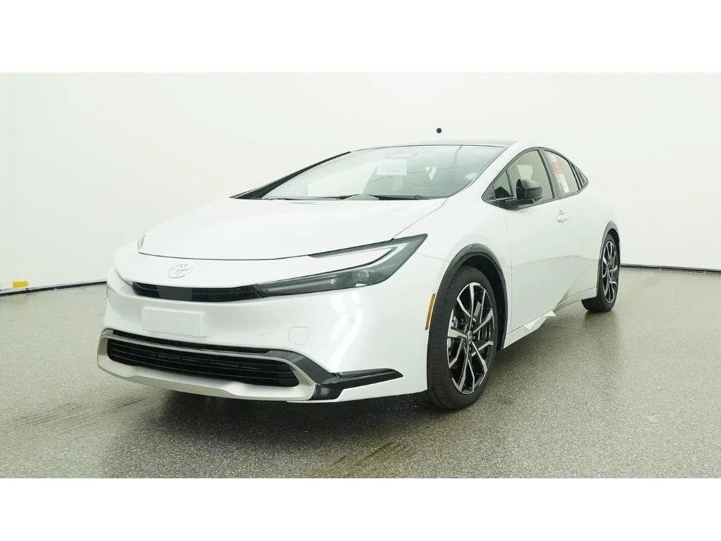 New 2026 Wind Chill Pearl Toyota XSE image 32