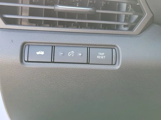 New 2026 Gray Sky Pearl / Super Black Two-tone Nissan SR image 22