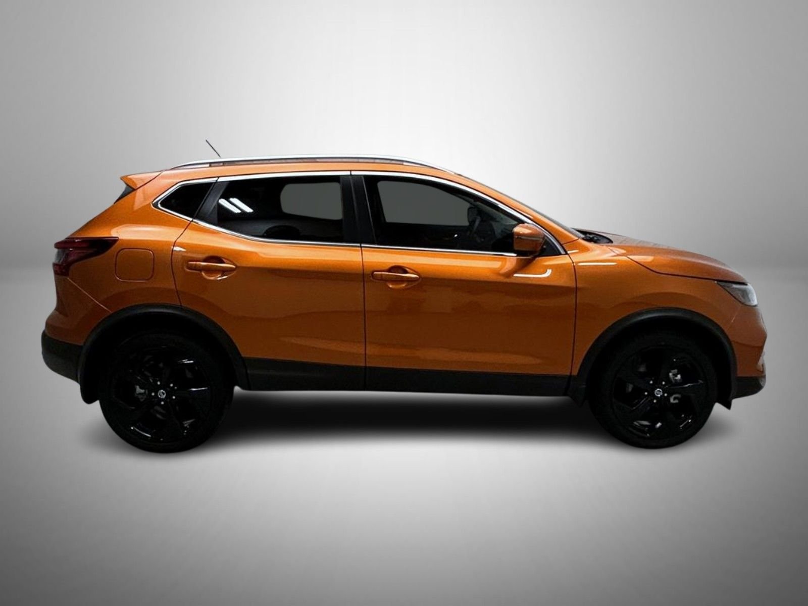 Used 2022 Orange Nissan SL image 4