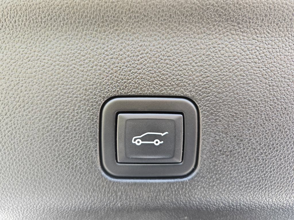 Certified Used 2024 Summit White GMC SLT image 18