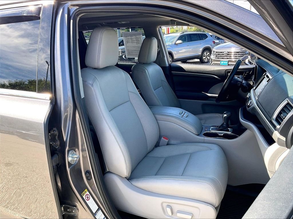 Used 2019 Predawn Gray Mica Toyota Limited Platinum image 10