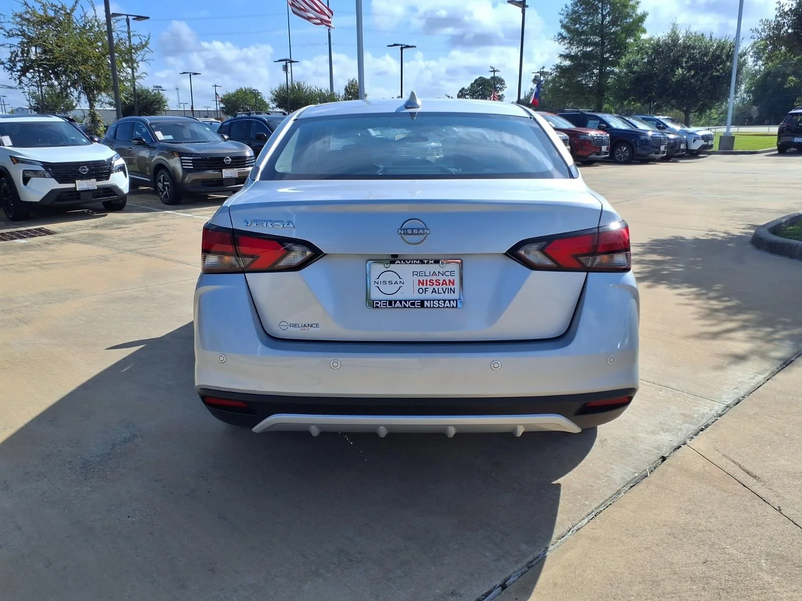 2025 Nissan Versa Sedan SV - Photo 6