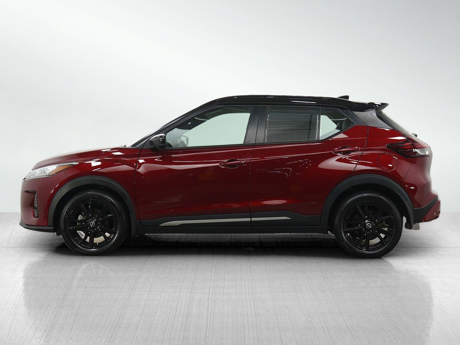Used 2022 Nissan Kicks SR with VIN 3N1CP5DV3NL486330 for sale in Minneapolis, Minnesota