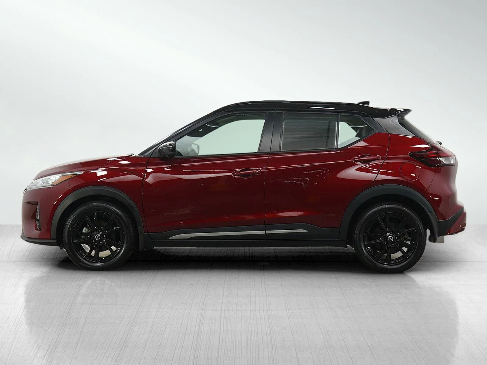 Used 2022 Nissan Kicks SR with VIN 3N1CP5DV3NL486330 for sale in Minneapolis, Minnesota
