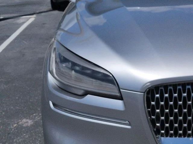 Used 2021 Silver Lincoln Reserve image 10