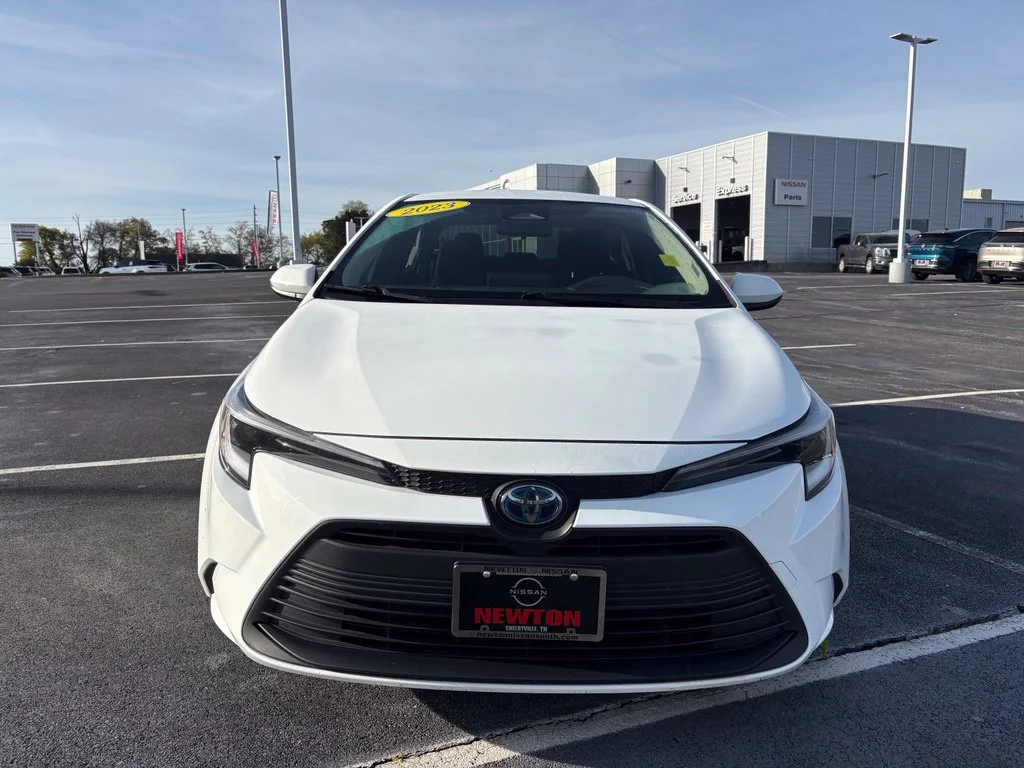 Used 2023 White Toyota LE image 12