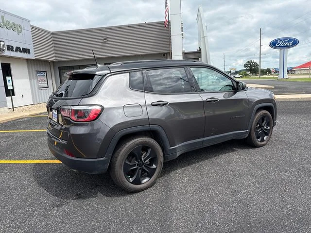 Used 2020 Granite Crystal Clearcoat Metallic Jeep Latitude image 10