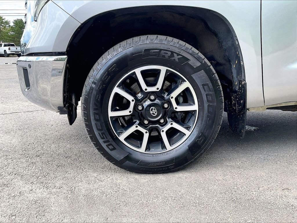 Used 2018 Silver Toyota SR5 image 22