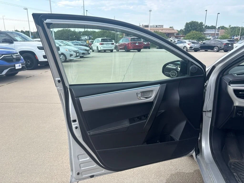 Used 2016 Silver Toyota LE image 9