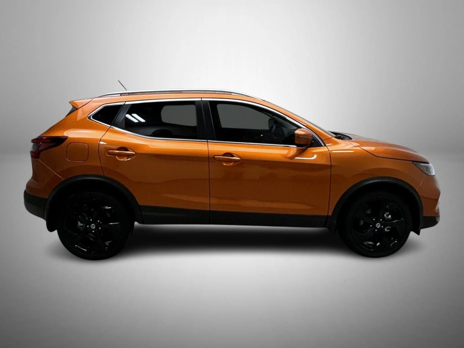 Used 2022 Orange Nissan SL image 4