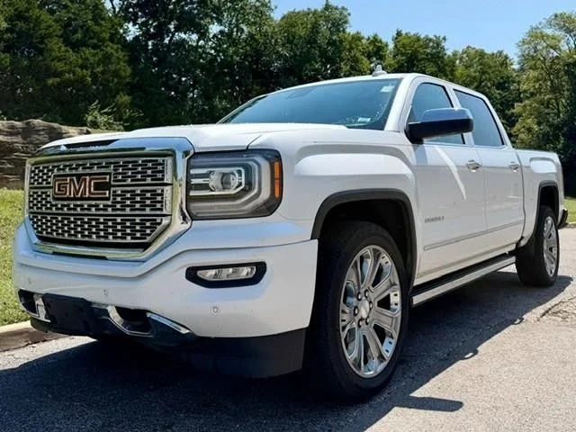 Used 2018 White GMC Denali image 2