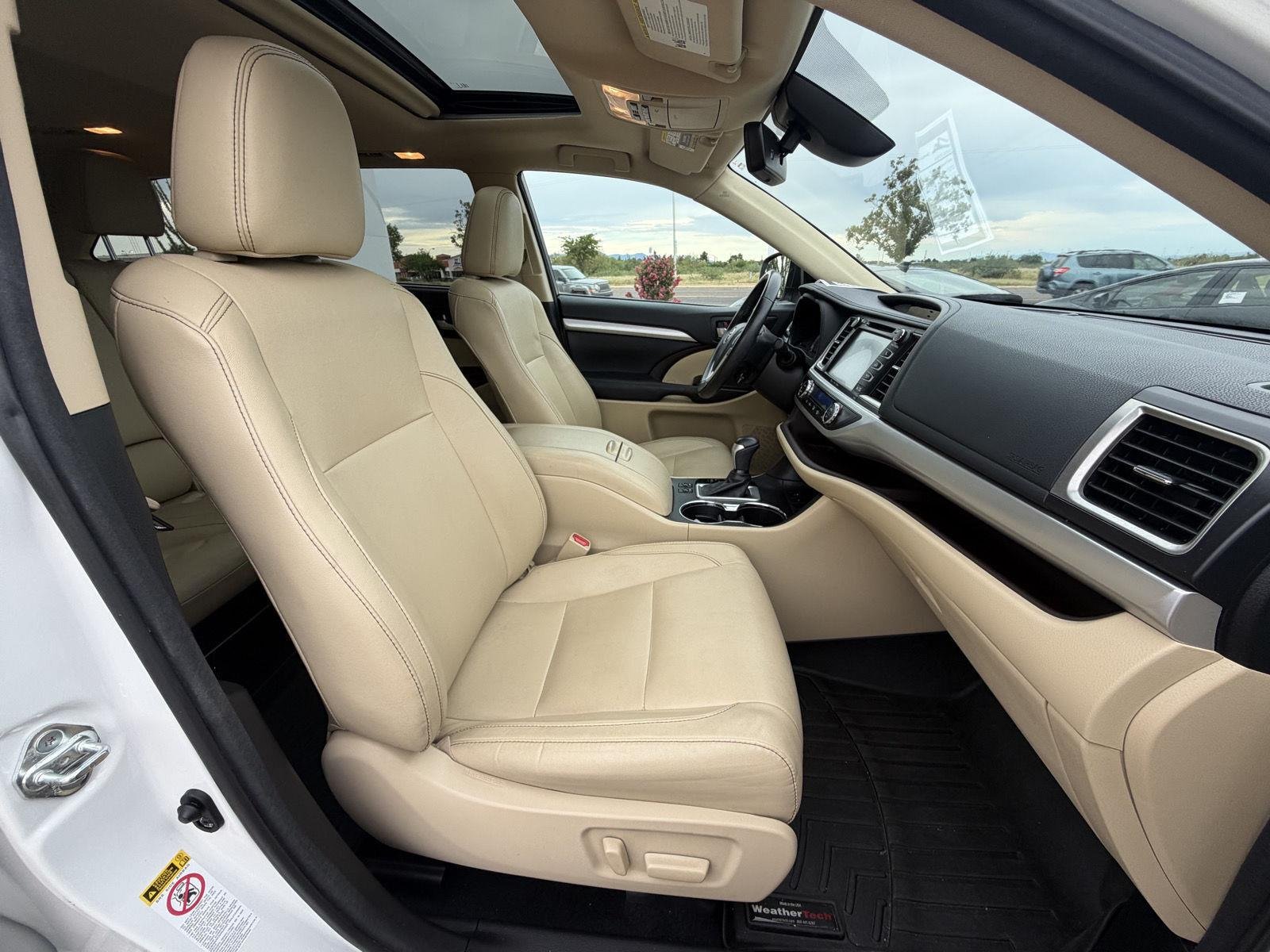 Used 2017 Blizzard Pearl Toyota XLE image 28