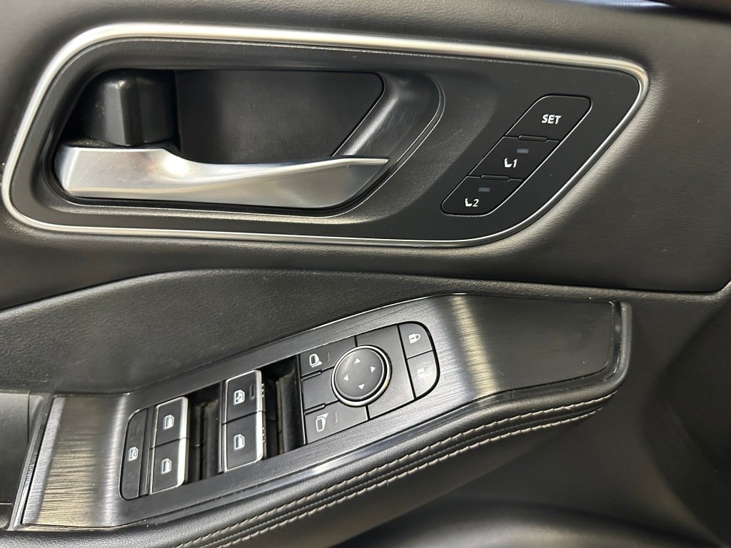 Used 2022 Gun Metallic Nissan Platinum image 9