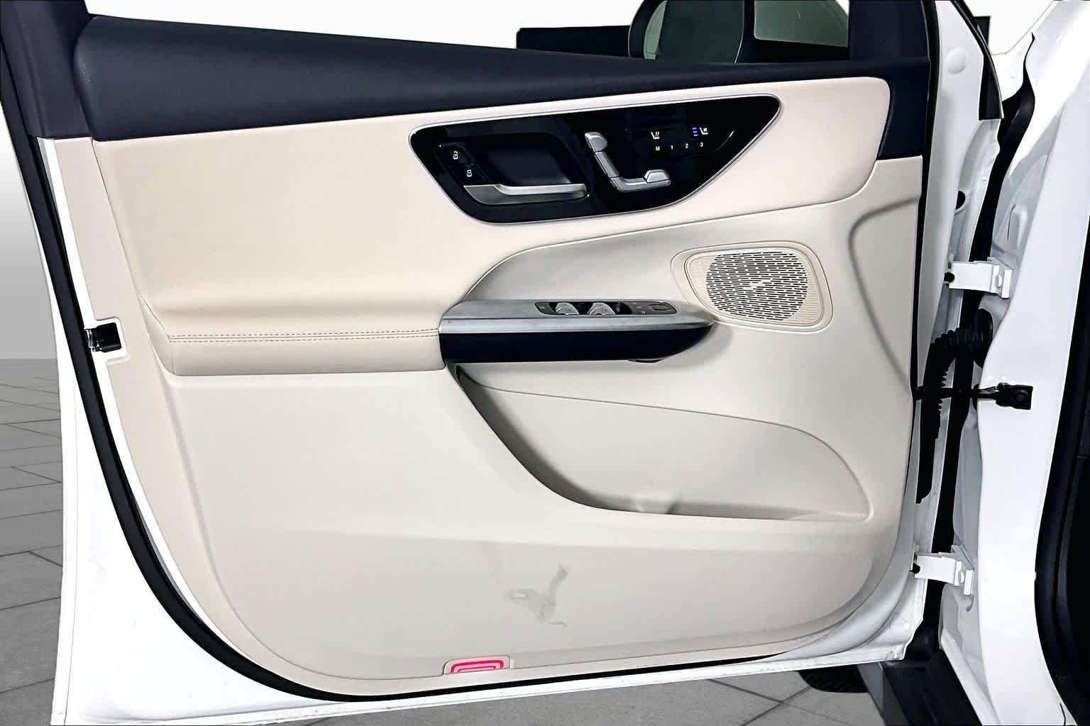 Used 2026 White Mercedes-Benz GLC 300 image 18