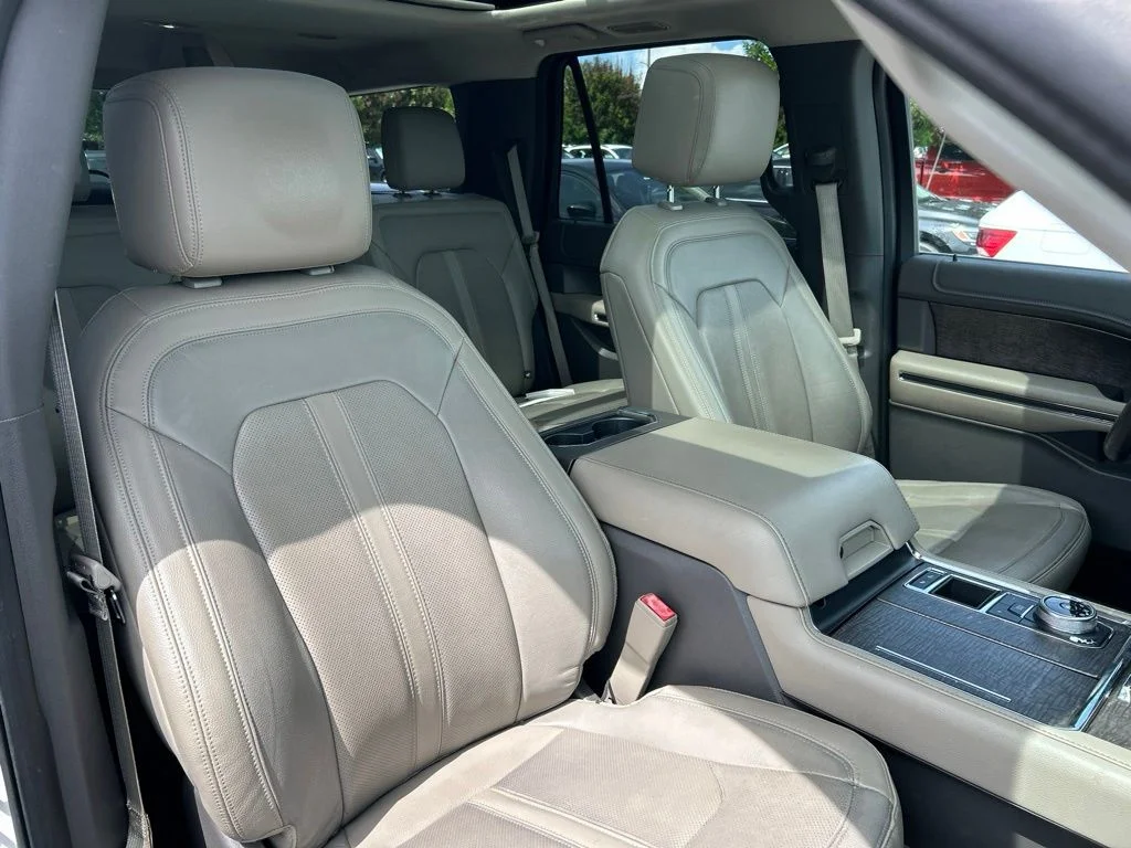Used 2019 White Platinum Clearcoat Metallic Ford Limited image 43