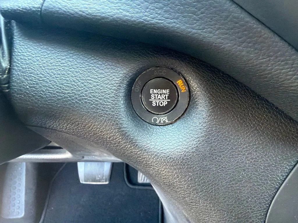 Used 2019 Gray Jeep Limited image 28