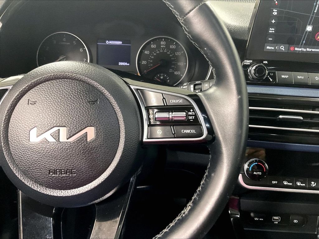 Used 2023 White Kia S image 23
