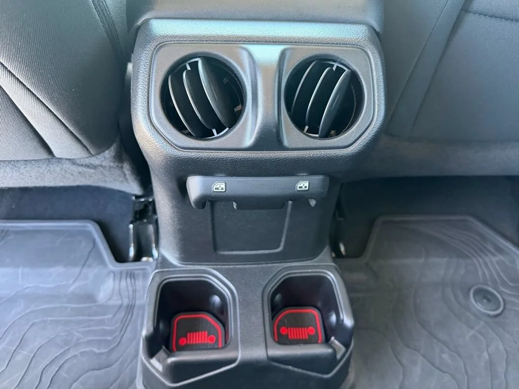 Used 2022 White Jeep Altitude 4x4 image 13