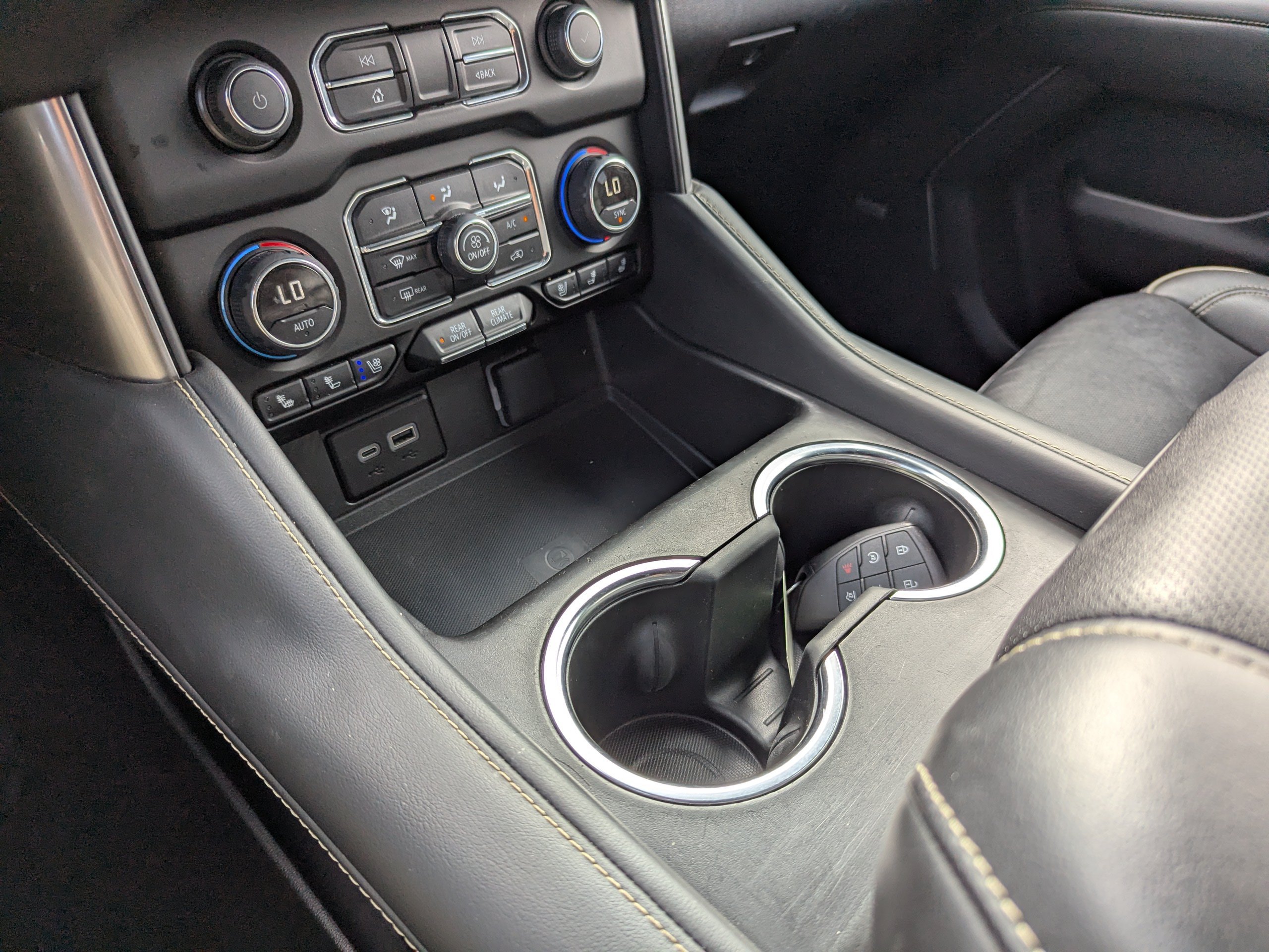 2024 Chevrolet Suburban Premier - Photo 26