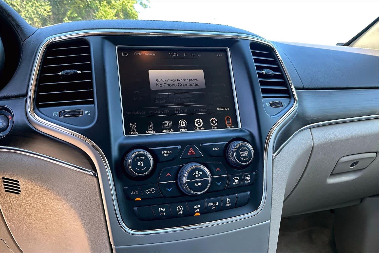 Used 2017 Granite Crystal Metallic Clearcoat Jeep Overland image 34
