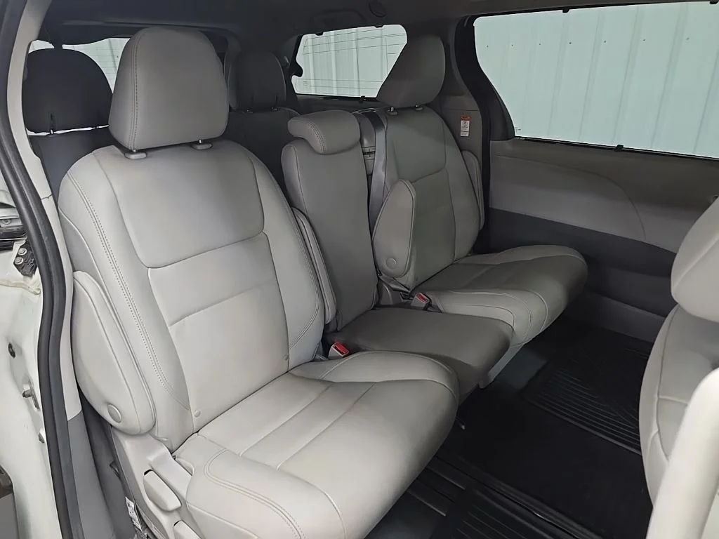 Used 2020 White Toyota XLE image 17