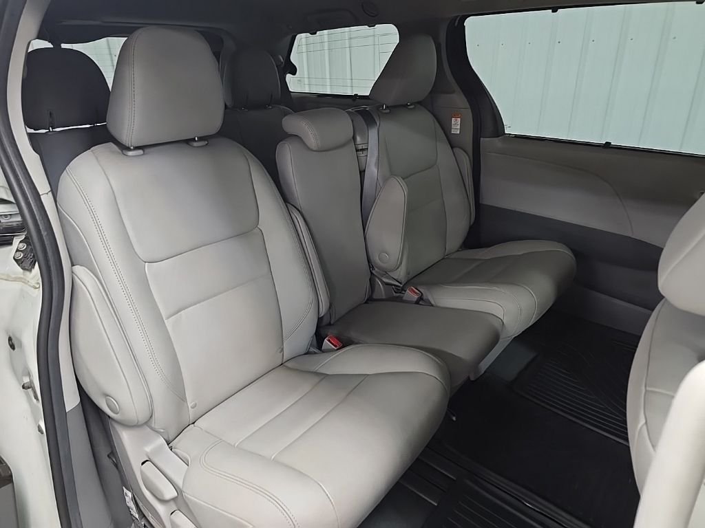 Used 2020 White Toyota XLE image 17