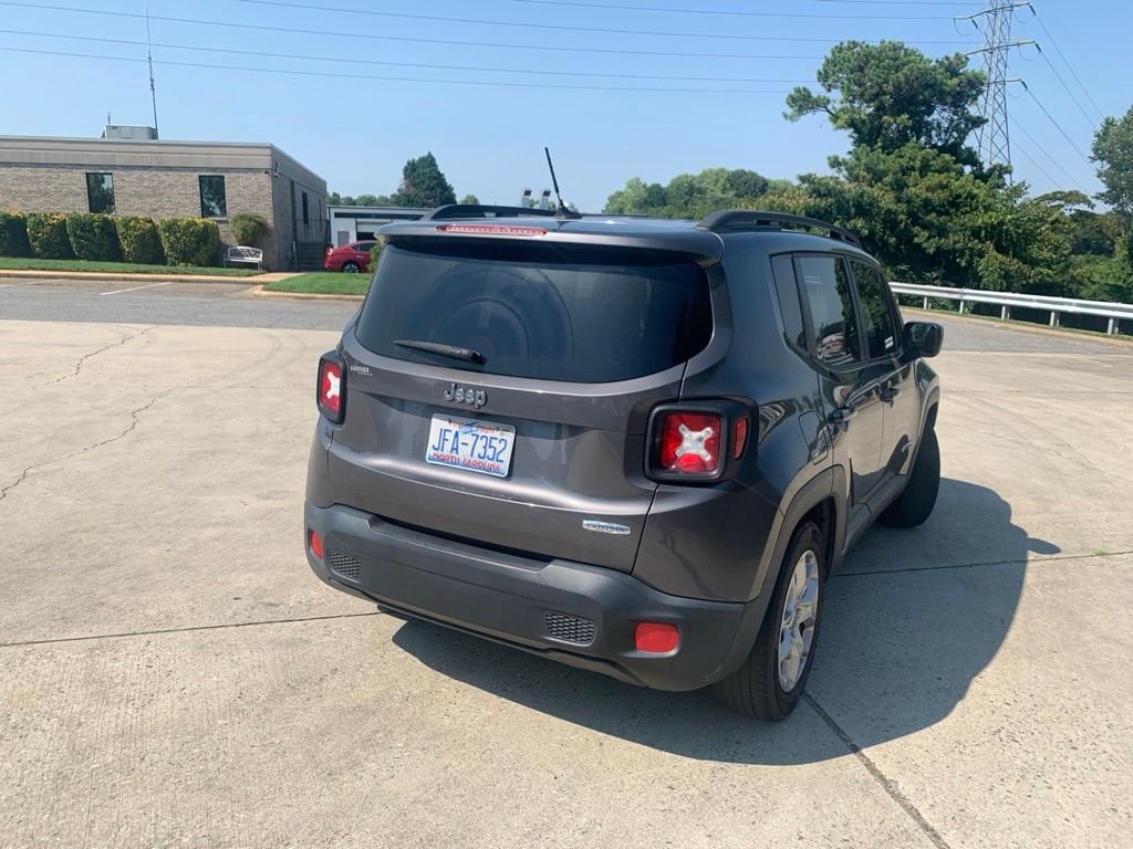 Used 2017 Gray Jeep Latitude image 7