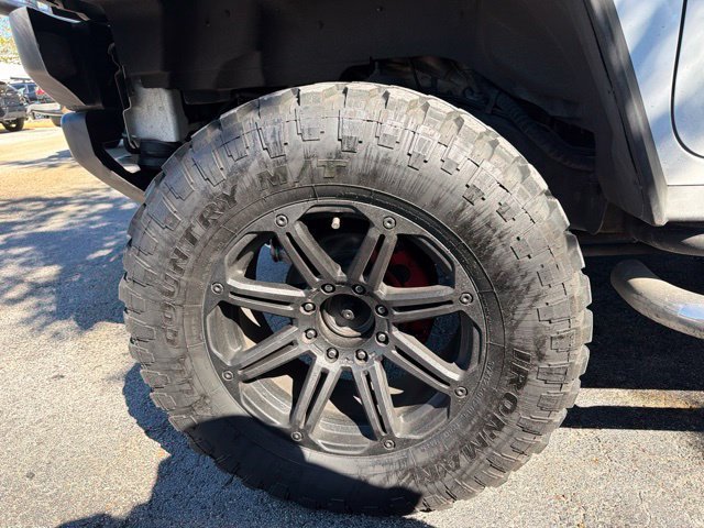 Used 2006 White HUMMER Base image 9