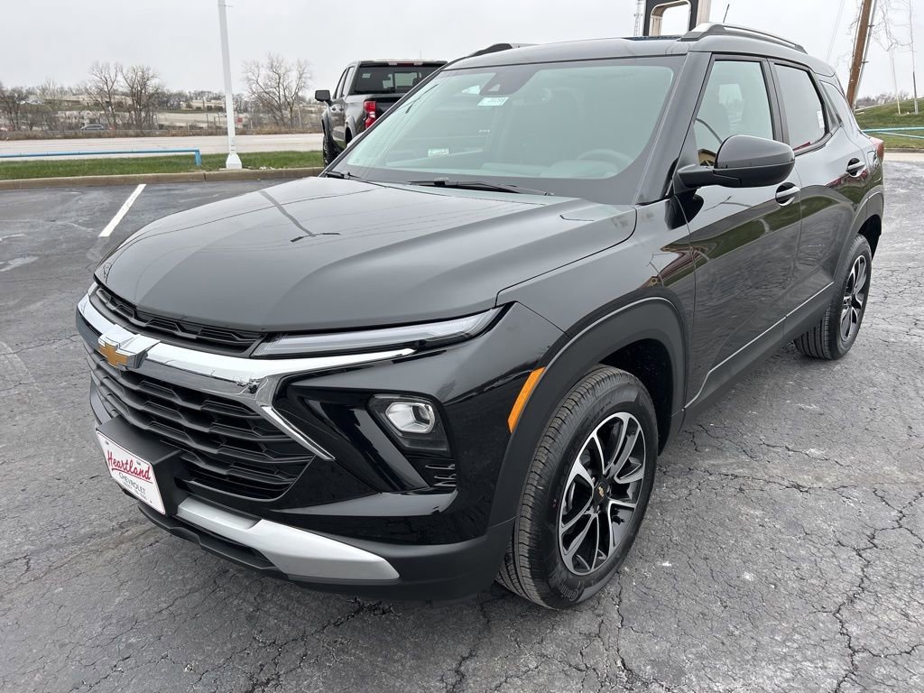 New 2026 Mosaic Black Metallic Chevrolet LT image 9