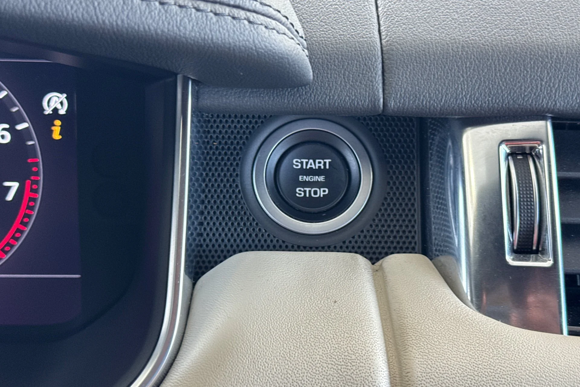 Used 2021 Santorini Black Metallic Land Rover HSE Dynamic image 25