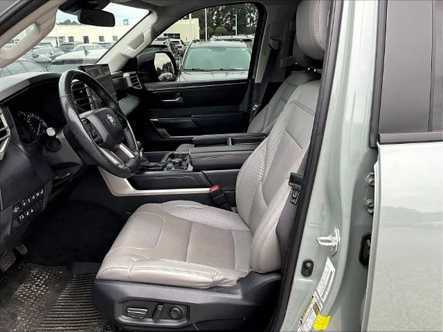 Used 2024  Toyota SR5 image 9