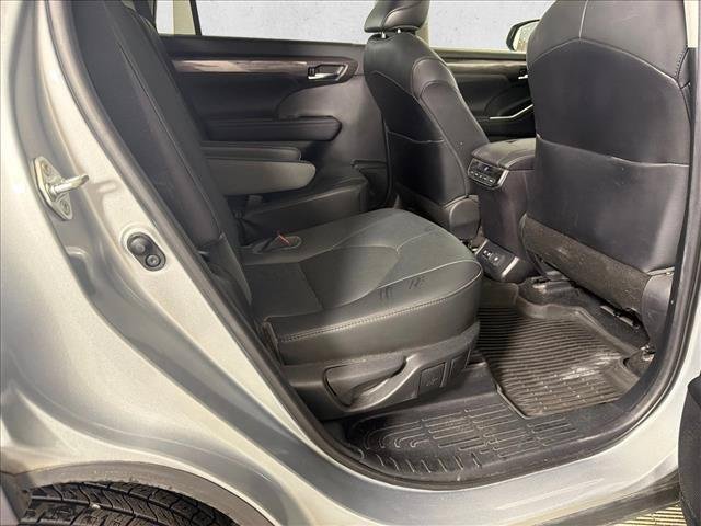 Certified Used 2020 CELESTIAL SILVER METALLIC Toyota  image 17