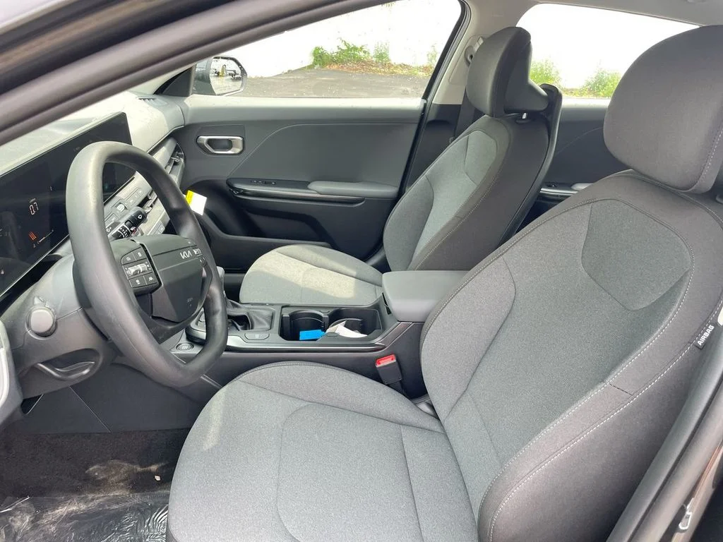 2025 Kia K4 LX - Photo 37