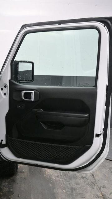 Used 2020 White Jeep Unlimited Willys image 9