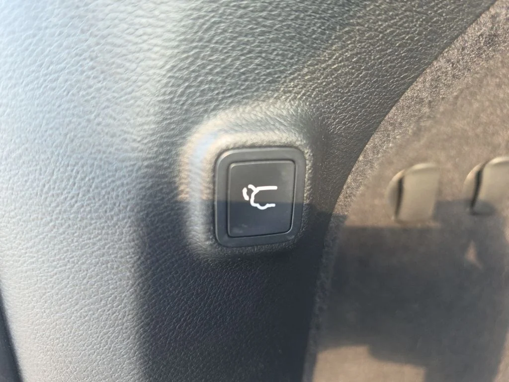 Used 2021 Silver Jeep Limited image 18