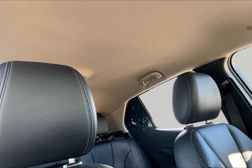 Used 2021 SUMMIT WHITE Buick Essence image 17