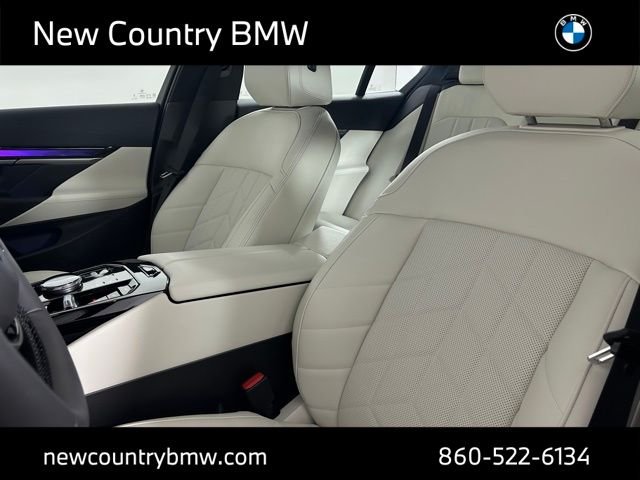 New 2027 Black Sapphire Metallic BMW 550e xDrive image 25