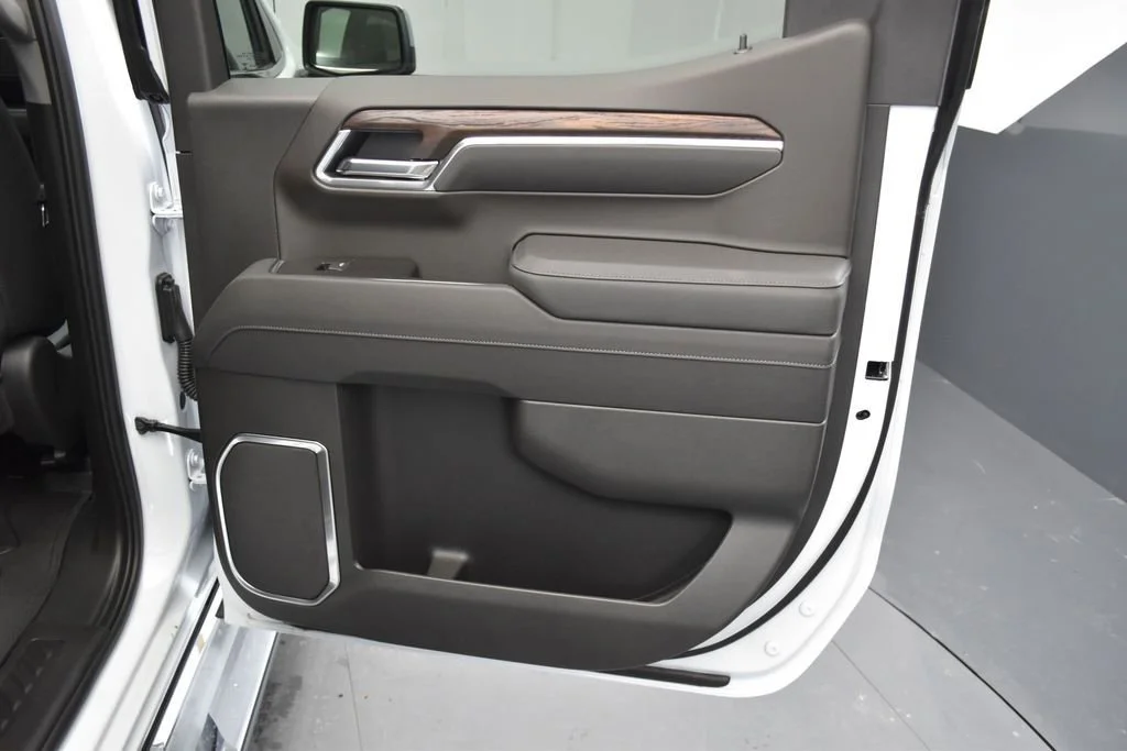 New 2026 Glacier White Tricoat GMC SLT image 29