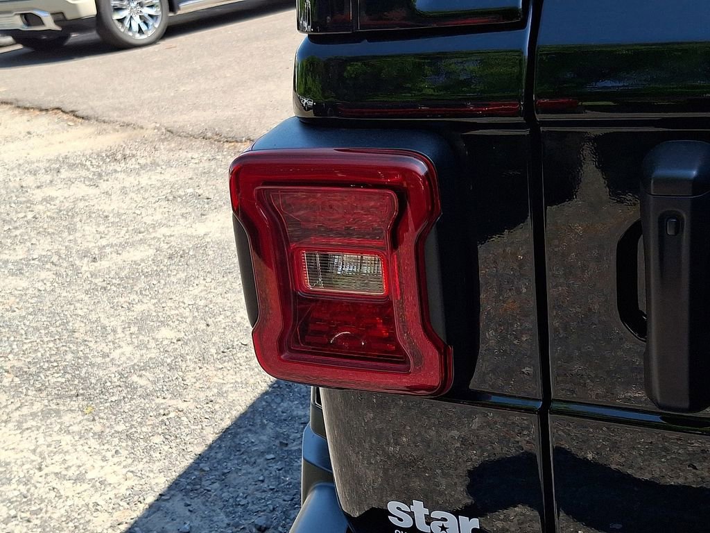 Used 2022 Black Jeep Sahara Altitude 4x4 image 28