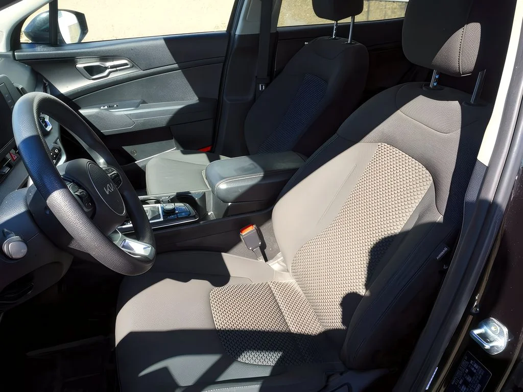 2023 Kia Sportage LX - Photo 18