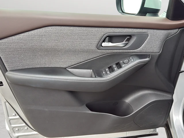 Used 2023 Silver Nissan SV image 24